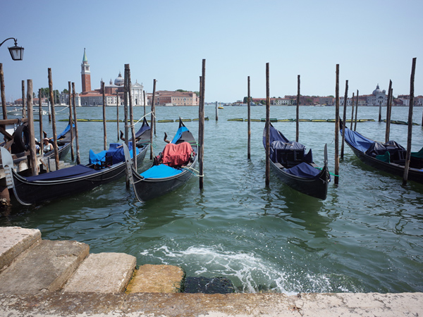 657 :: Gondola